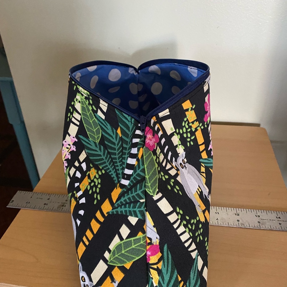Large Lemur zippered travel bag for Blow dryer curling iron flat iron - Picture 2 of 5